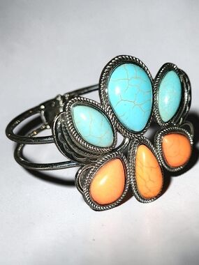 Sassified Boutique NWT Turquoise & Orange Colored  Abstract Stone Cuff Bracelet.